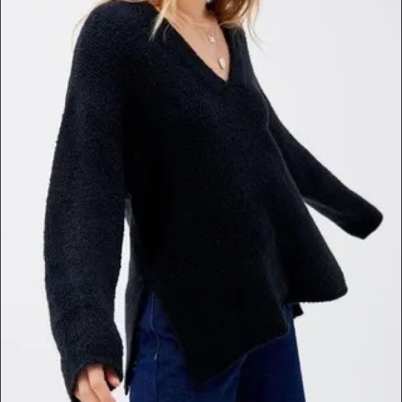 Urban Outfitters Sweaters - Urban Outfitters Rosie V Neck Oversized Sweater